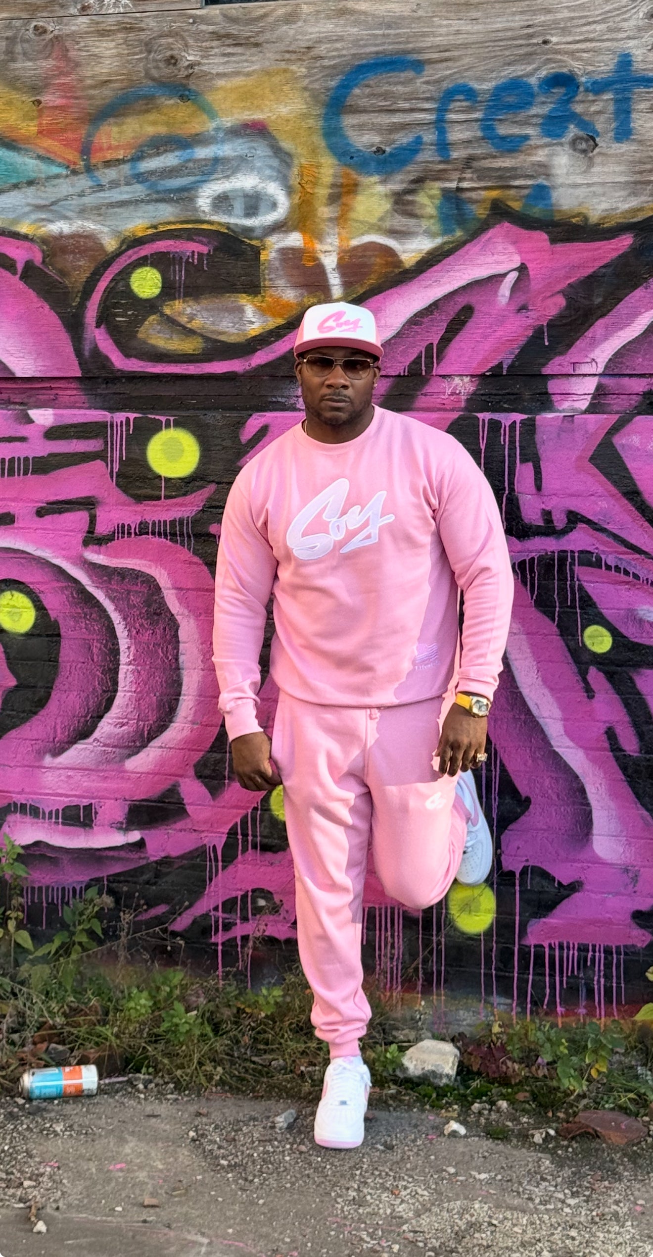 Lite pink and white soy sweater and joggers set.